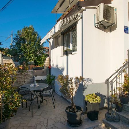 Apartment Edera, Near The Town In A Quiet Location Ровинь Экстерьер фото