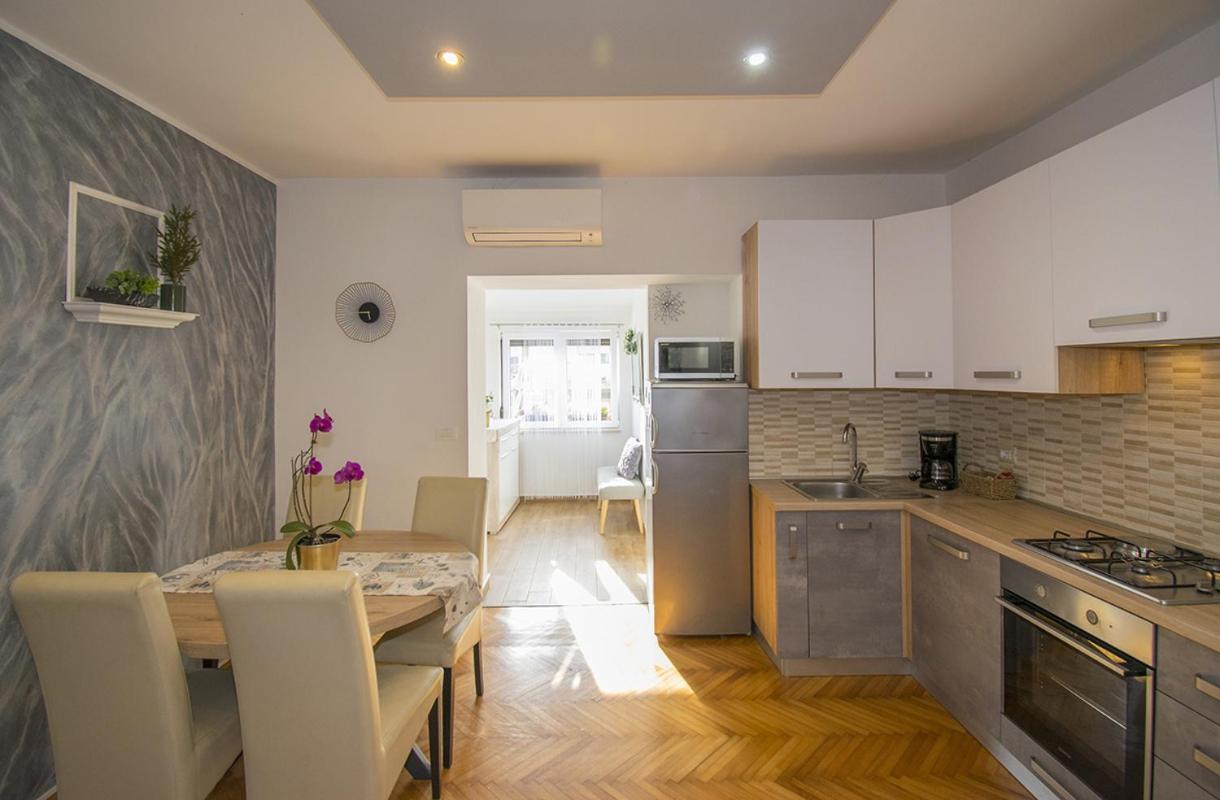 Apartment Edera, Near The Town In A Quiet Location Ровинь Экстерьер фото