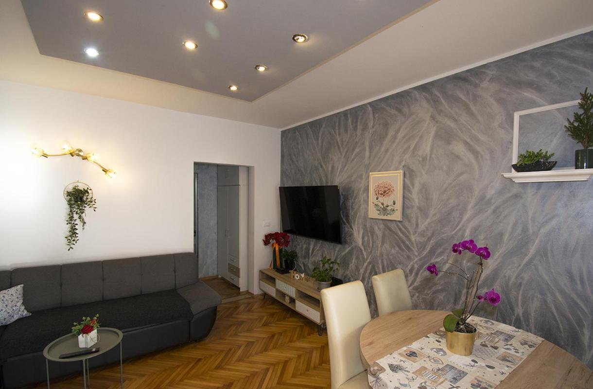 Apartment Edera, Near The Town In A Quiet Location Ровинь Экстерьер фото
