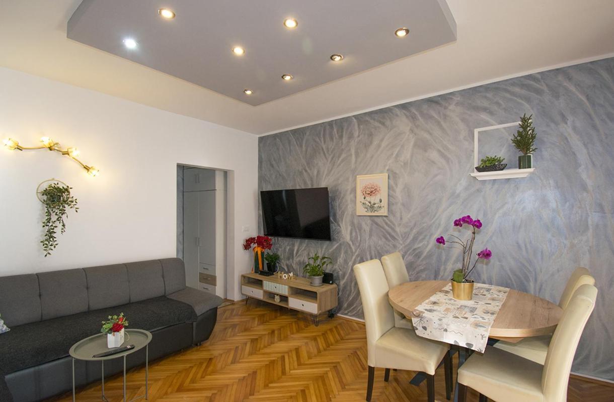 Apartment Edera, Near The Town In A Quiet Location Ровинь Экстерьер фото