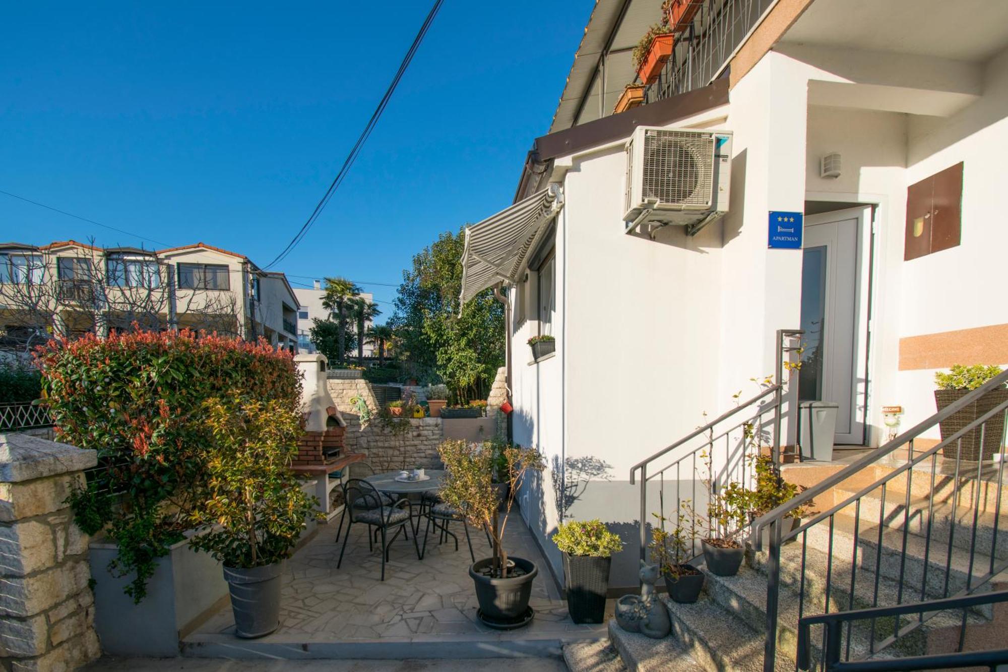 Apartment Edera, Near The Town In A Quiet Location Ровинь Экстерьер фото