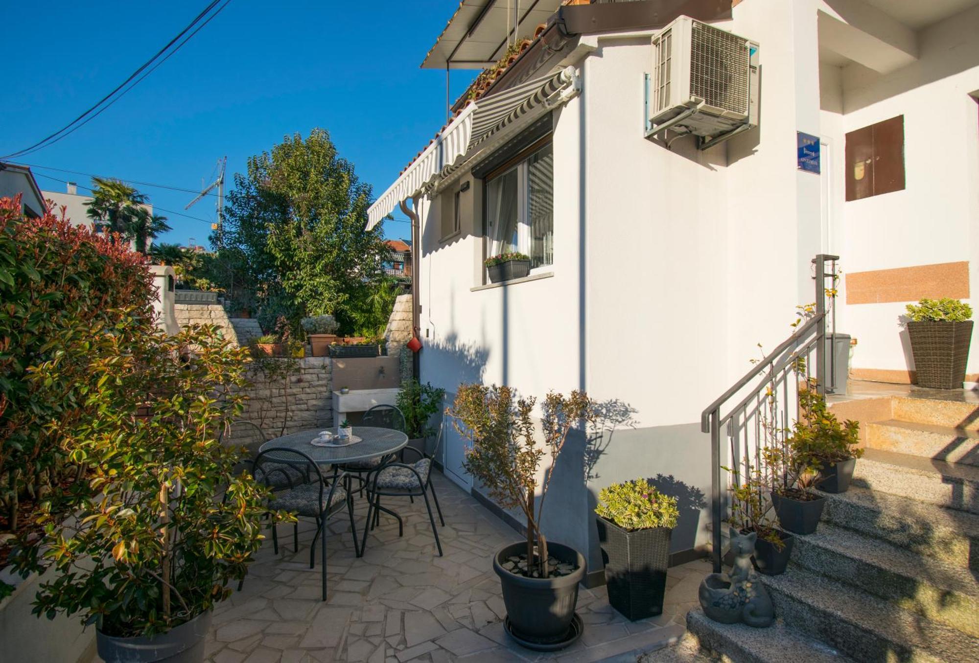 Apartment Edera, Near The Town In A Quiet Location Ровинь Экстерьер фото